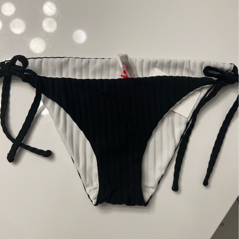 Black bikini bottom NWT